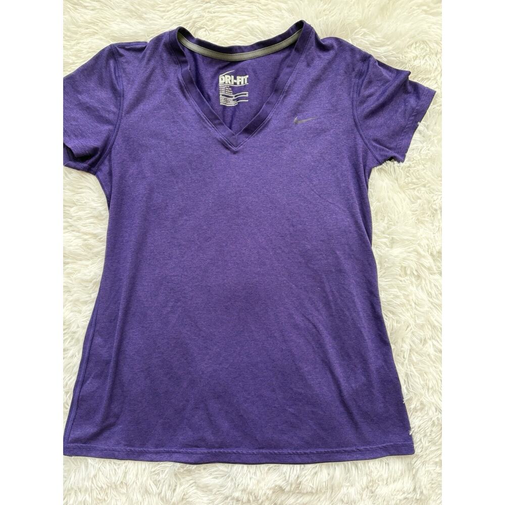 Nike Dri Fit Fit “Regular Cut’ Women’s M V Neck Purple Activewear Shirt. Great